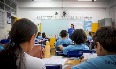 Prefeitura firma contrato de R$ 1,5 milhão para compra de 30 mil mochilas escolares