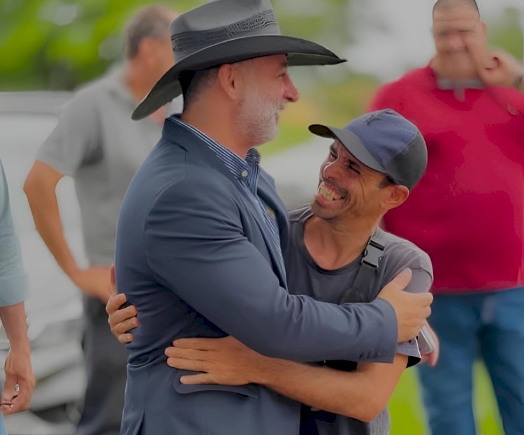 Sob ataques implacáveis, gestão de Juliano Ferro se destaca por obras históricas e grande apoio popular