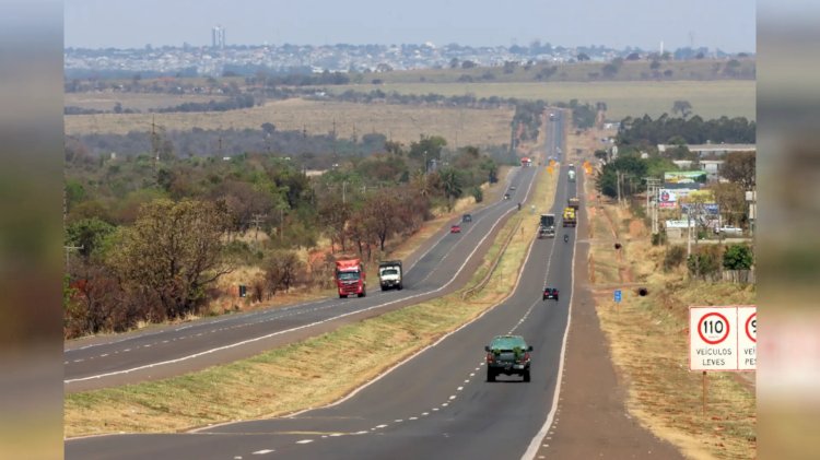 Ao menos 306 mil veículos devem passar pela BR-163 em MS no feriadão
