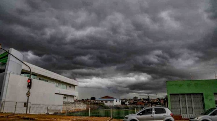 Temporal chega ao interior de MS com chuvas e rajadas de vento acima de 100 km/h